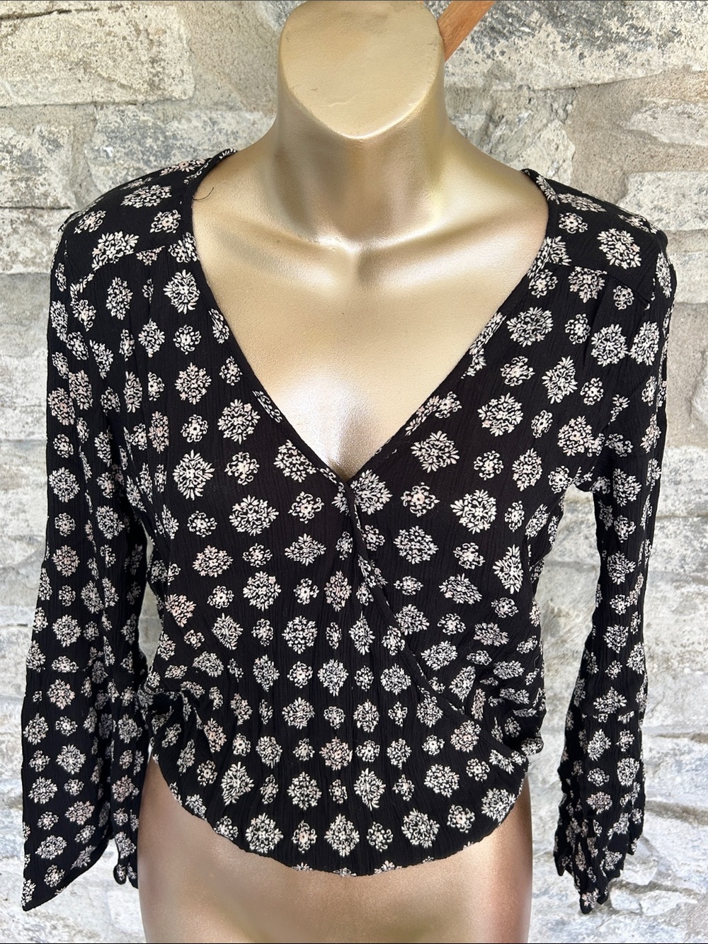 Black Floral V-Neck Long Sleeve Top